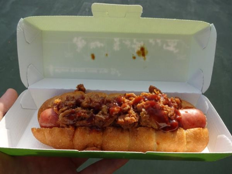 Illustration for article titled Tokyo Disneyland Has Coke-Flavored Hot Dogs? Kind Of!